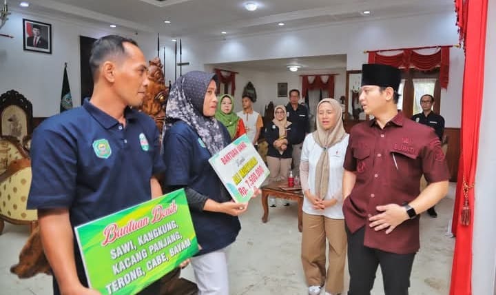 Satu Keluarga Asal Trenggalek Diberangkatkan Bertransmigrasi ke Sidrap Sulawesi Selatan